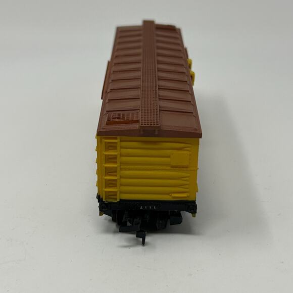 MKT The Katy HO Gauge Livestock Cattle Car Scale Model Train Life Like Yellow - Picture 6 of 8